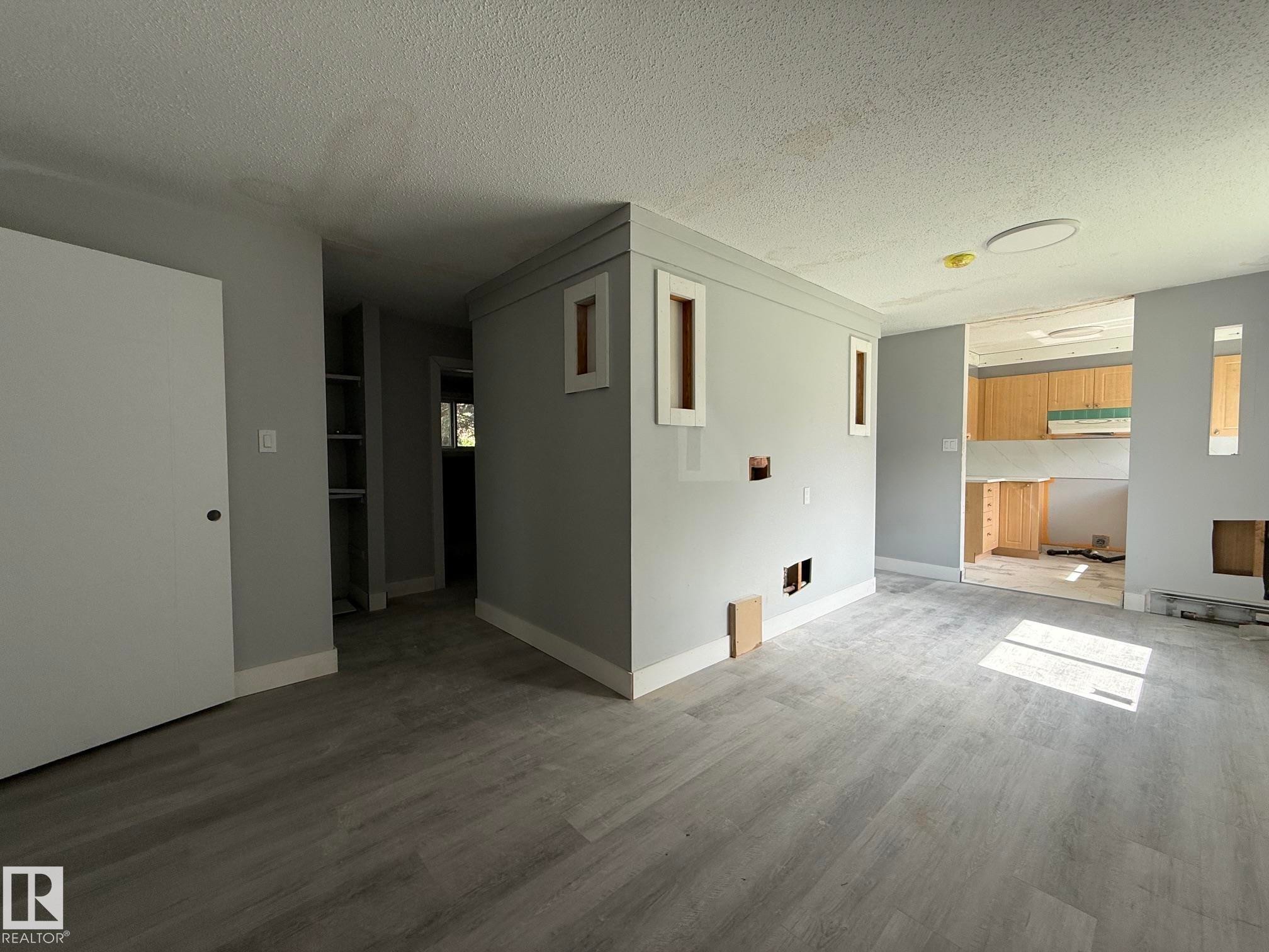 8732 101 Avenue Nw, Edmonton, AB - Indoor Photo Showing Other Room