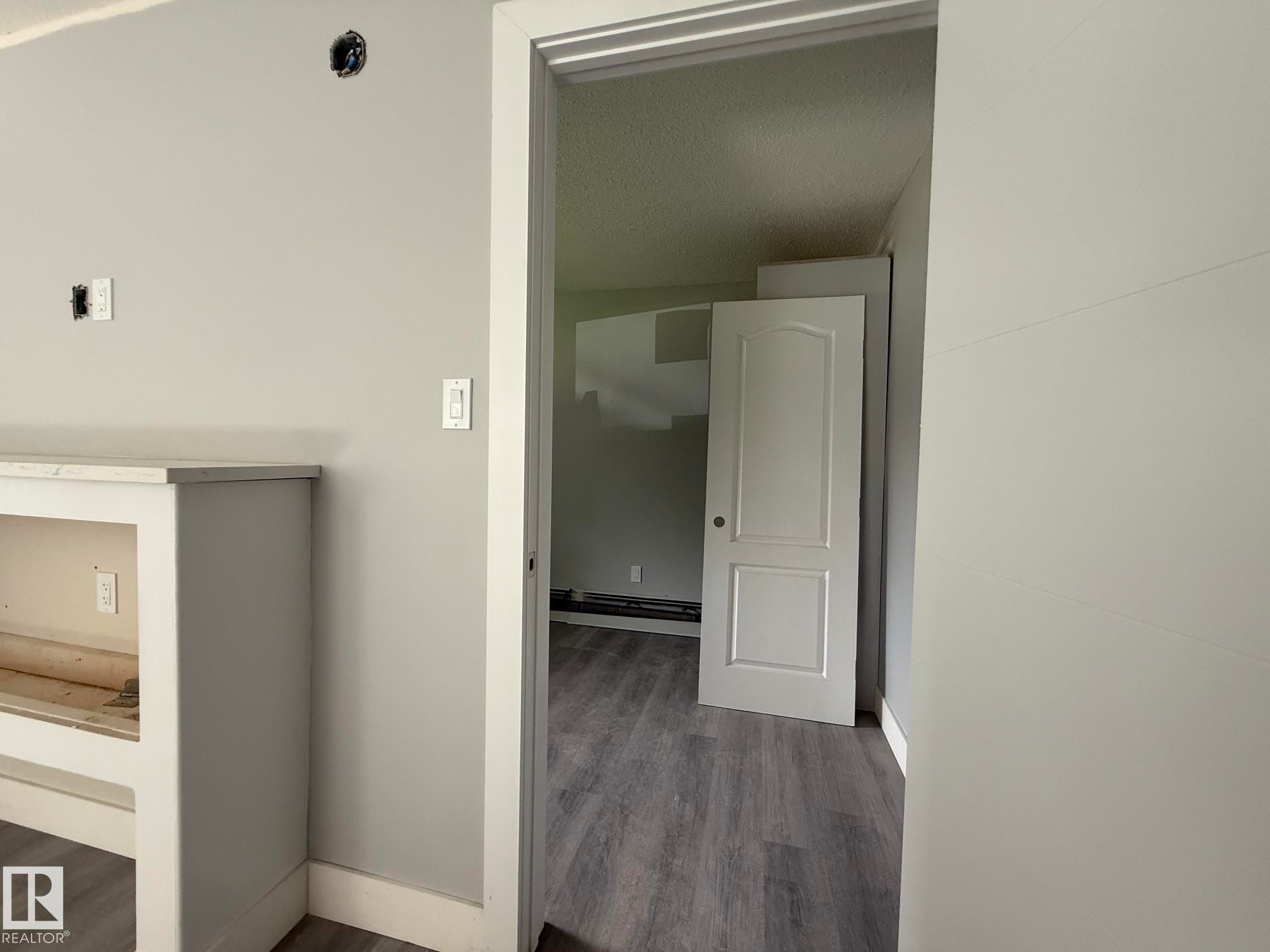 8732 101 Avenue Nw, Edmonton, AB - Indoor Photo Showing Other Room