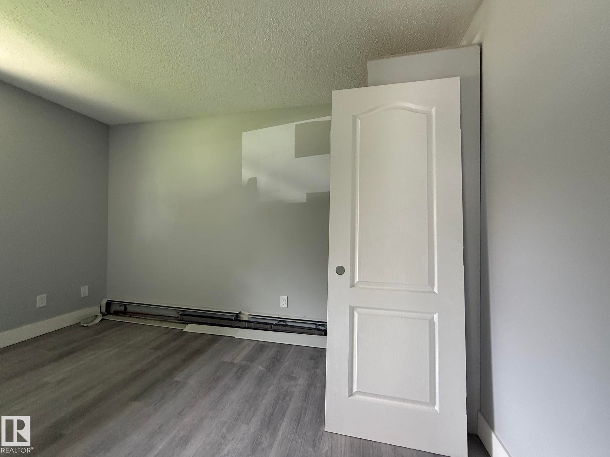 8732 101 Avenue Nw, Edmonton, AB - Indoor Photo Showing Other Room