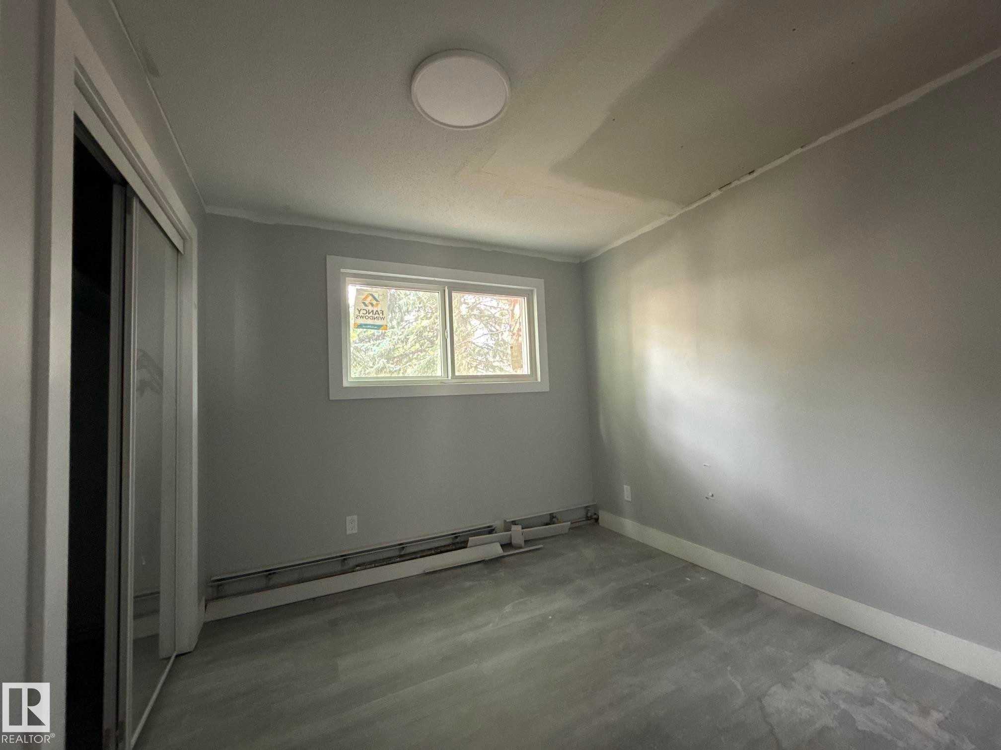 8732 101 Avenue Nw, Edmonton, AB - Indoor Photo Showing Other Room