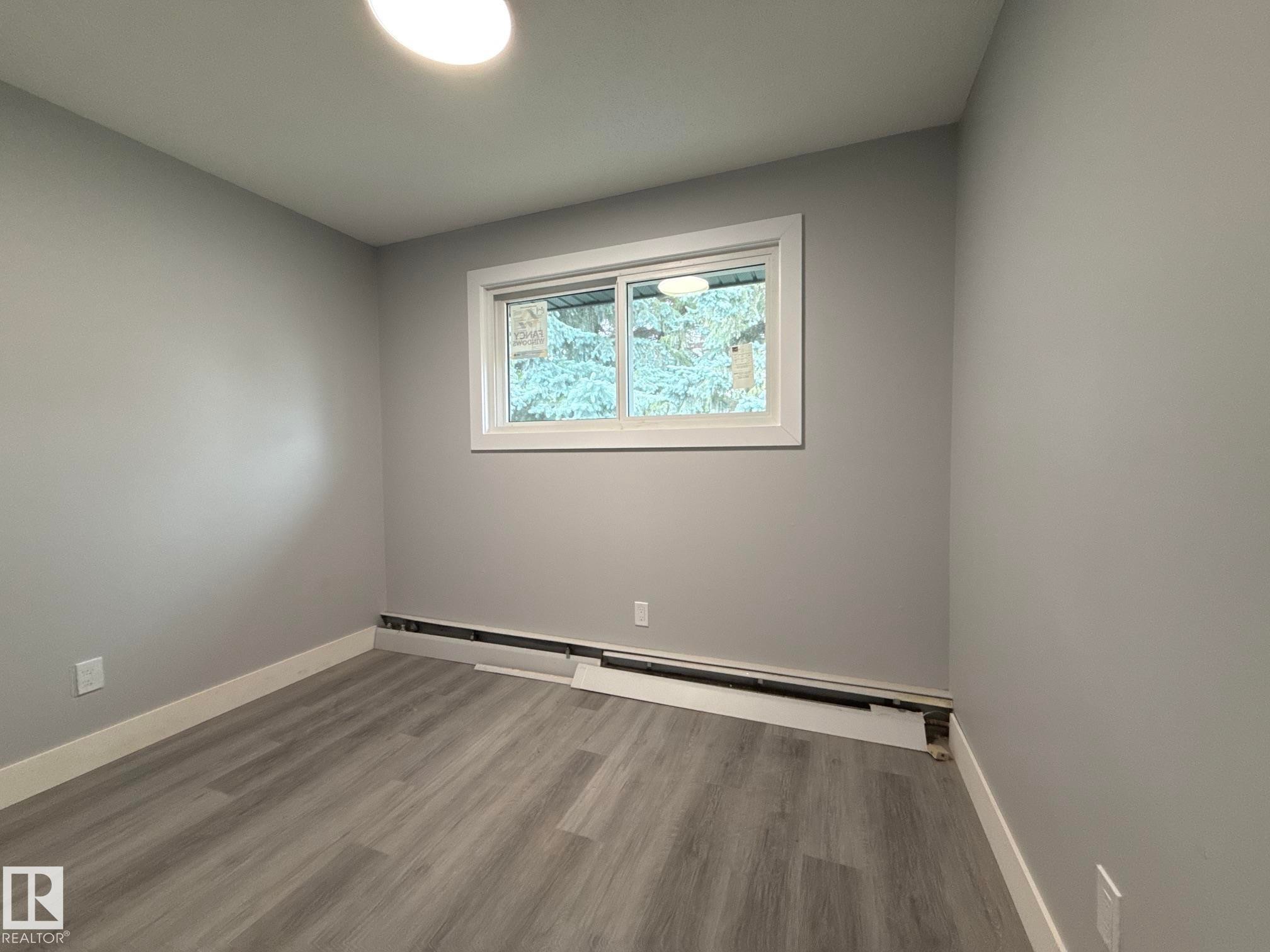 8732 101 Avenue Nw, Edmonton, AB - Indoor Photo Showing Other Room