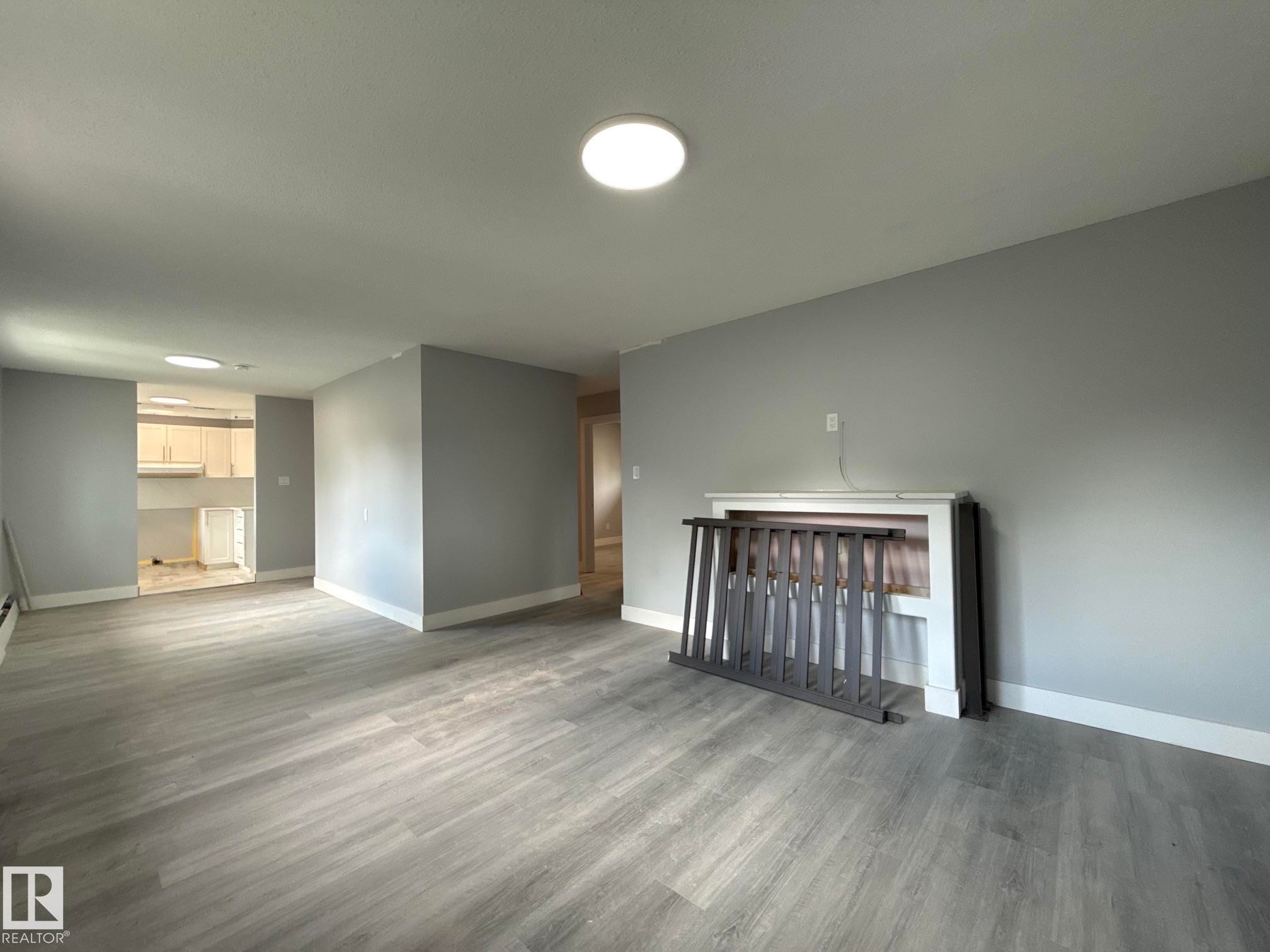 8732 101 Avenue Nw, Edmonton, AB - Indoor