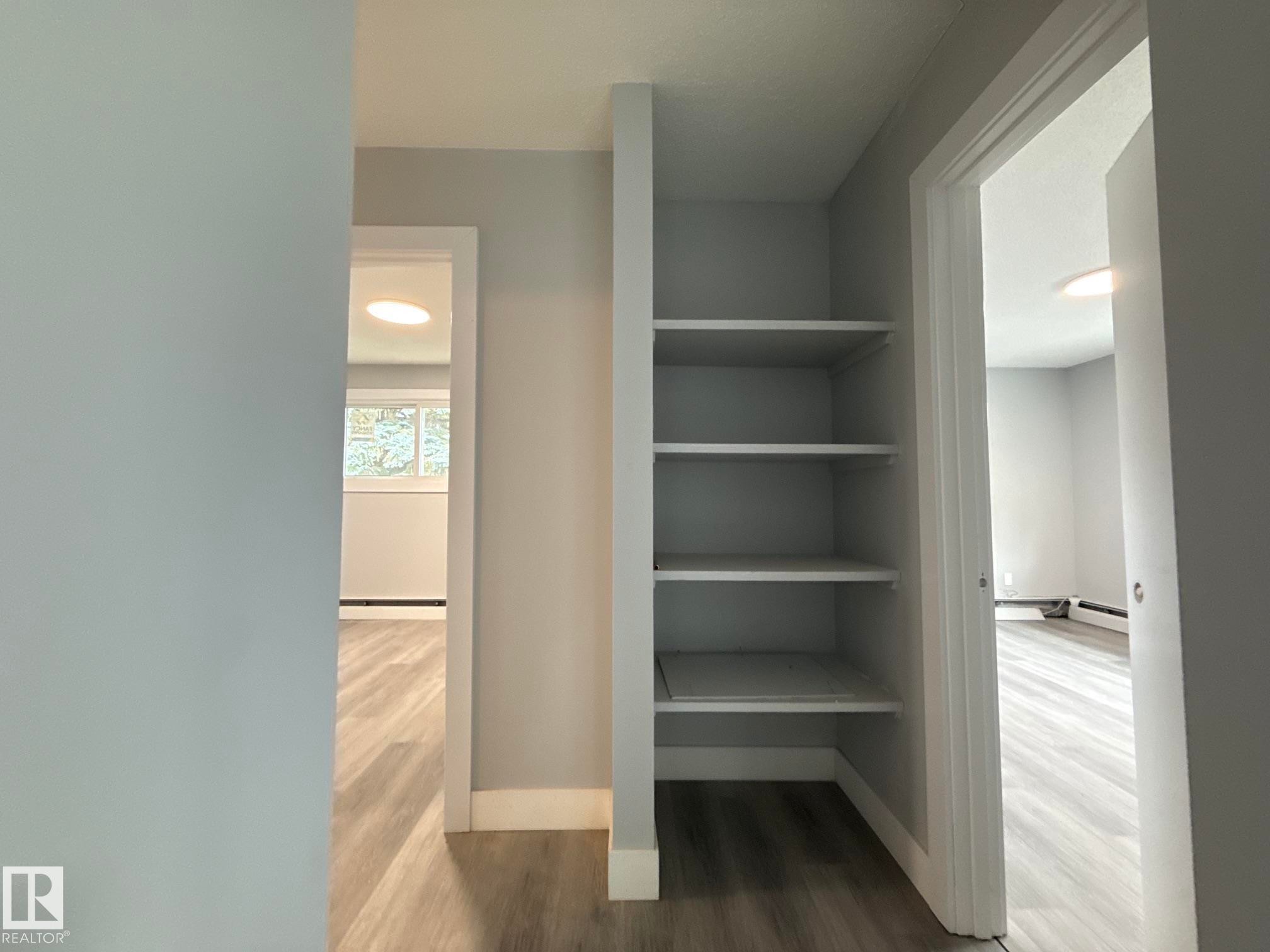8732 101 Avenue Nw, Edmonton, AB - Indoor