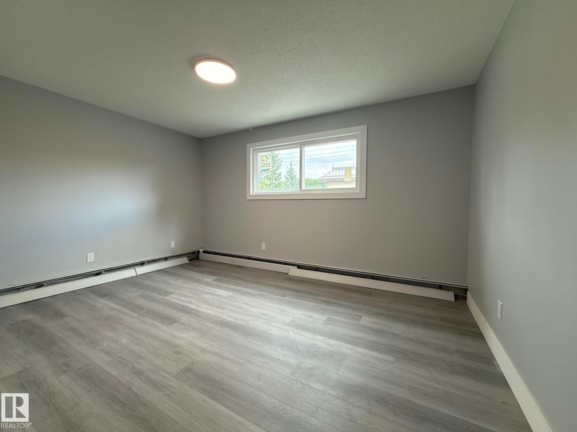 8732 101 Avenue Nw, Edmonton, AB - Indoor Photo Showing Other Room