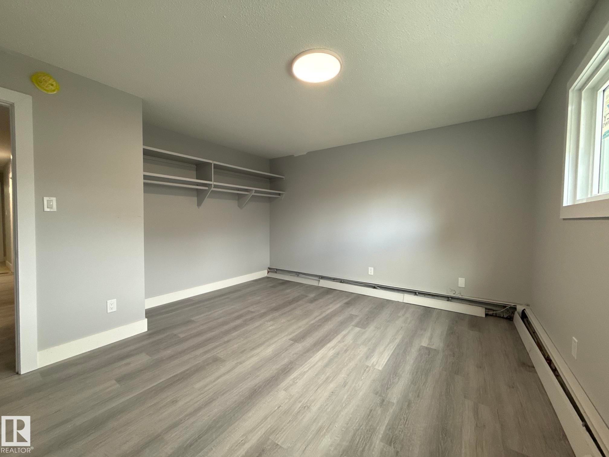 8732 101 Avenue Nw, Edmonton, AB - Indoor Photo Showing Other Room