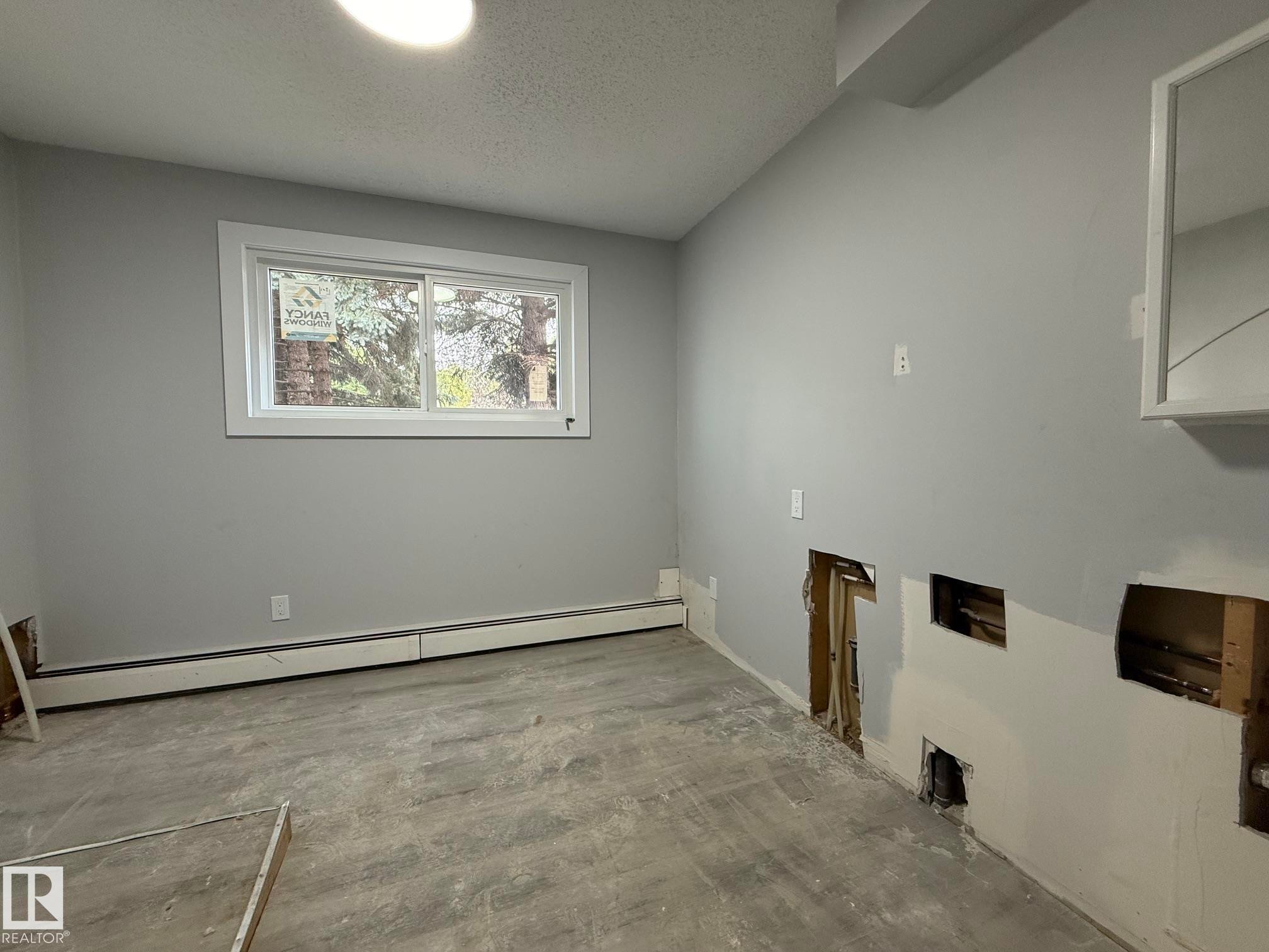 8732 101 Avenue Nw, Edmonton, AB - Indoor Photo Showing Other Room
