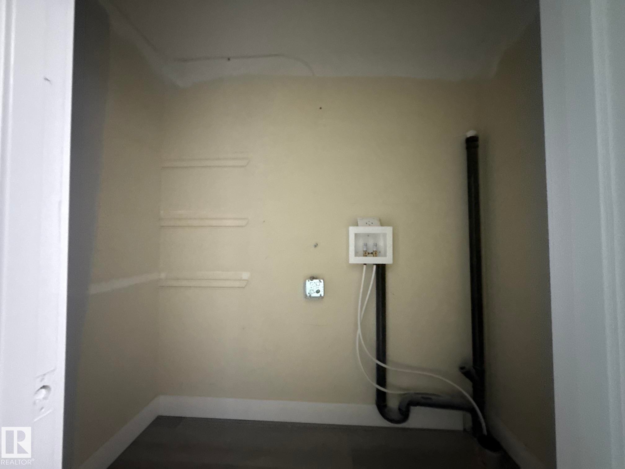 8732 101 Avenue Nw, Edmonton, AB - Indoor