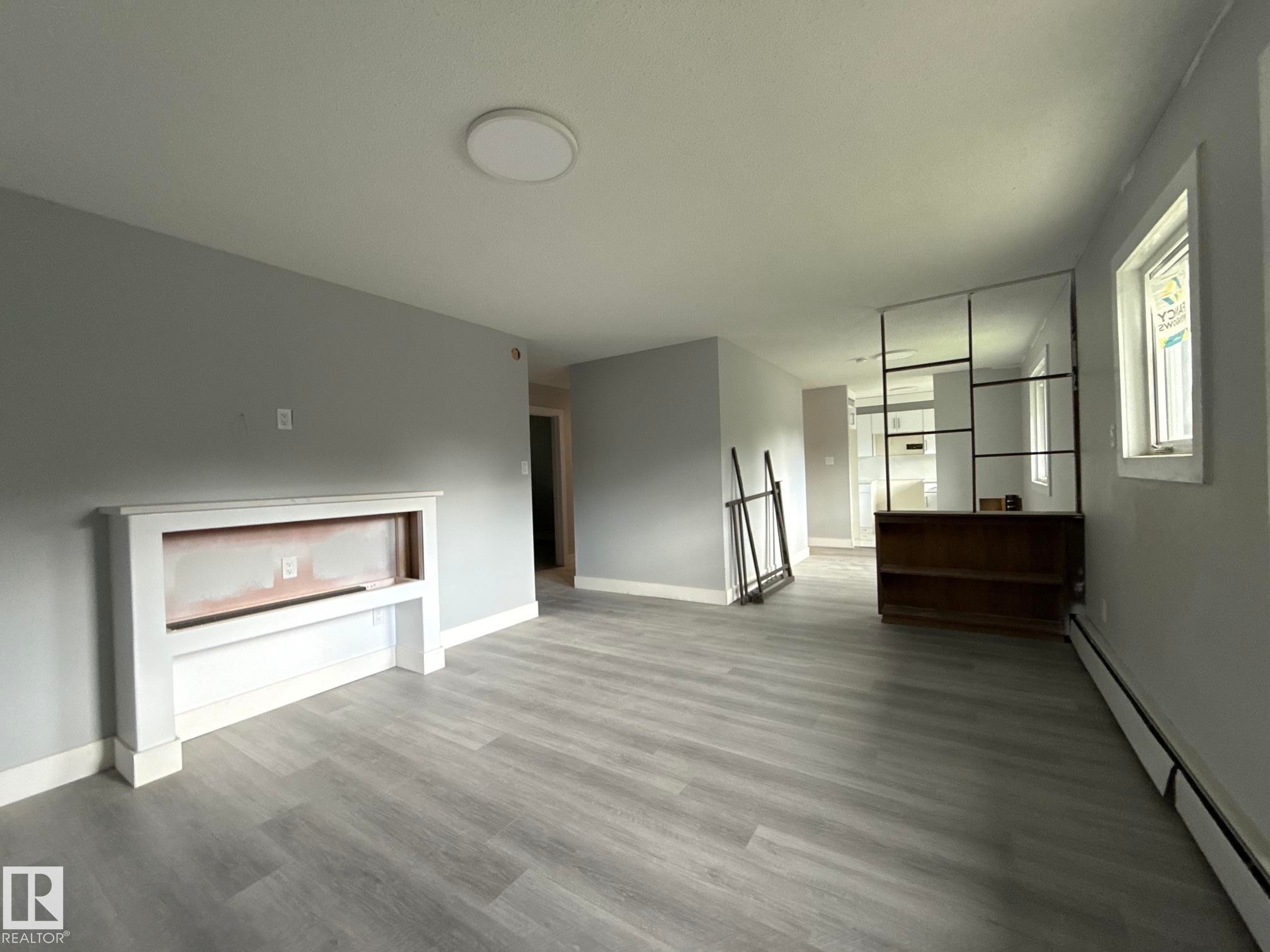 8732 101 Avenue Nw, Edmonton, AB - Indoor