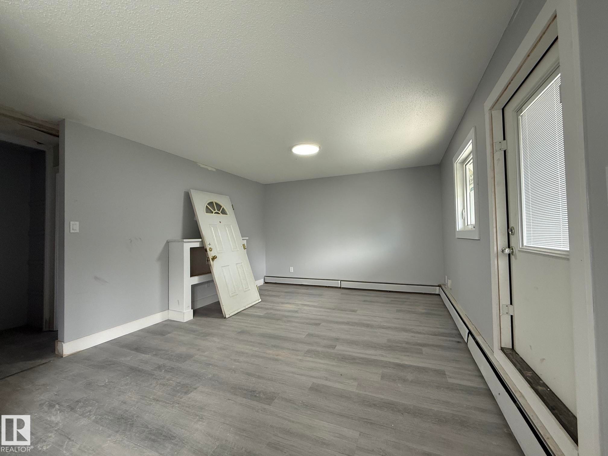 8732 101 Avenue Nw, Edmonton, AB - Indoor Photo Showing Other Room