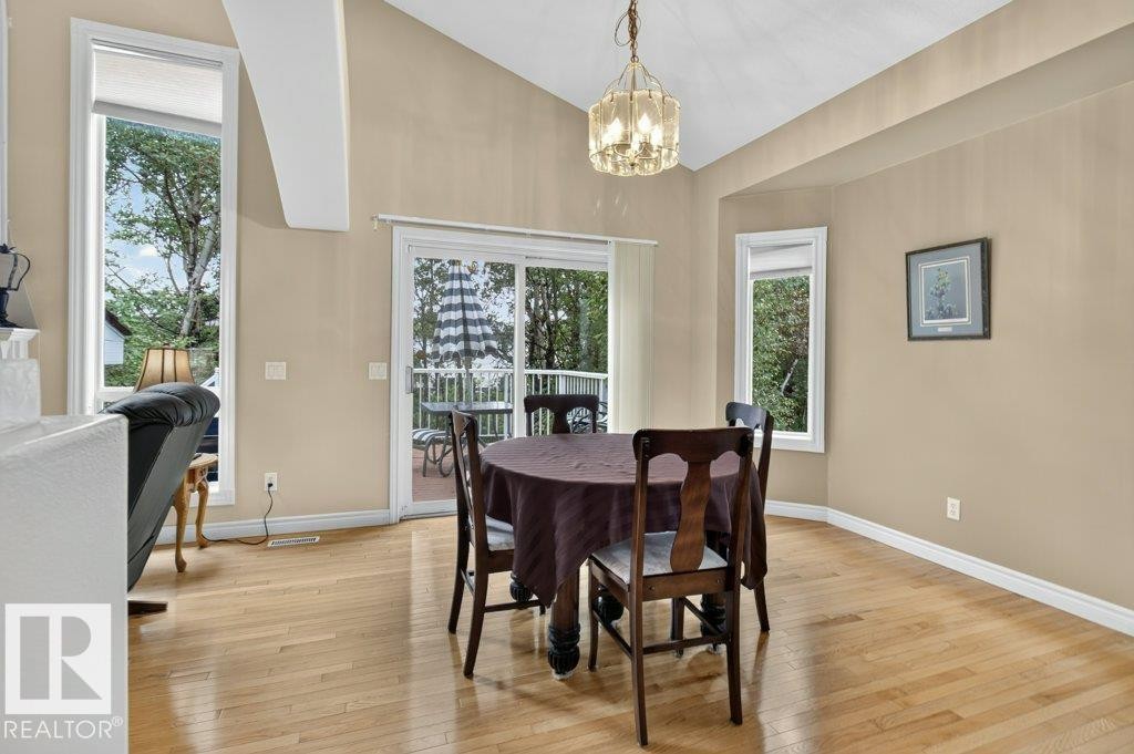 925 Burrows Crescent Nw, Edmonton, AB - Indoor Photo Showing Dining Room