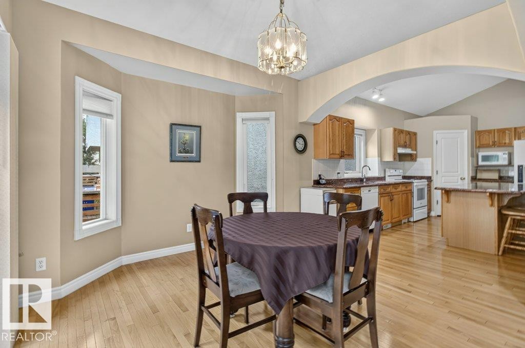 925 Burrows Crescent Nw, Edmonton, AB - Indoor Photo Showing Dining Room