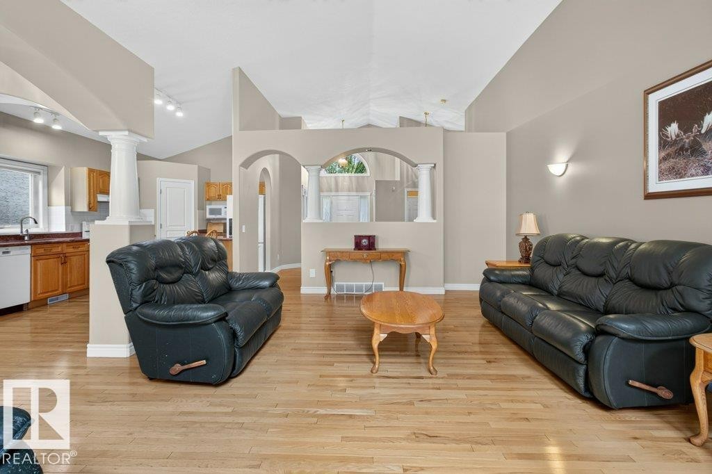 925 Burrows Crescent Nw, Edmonton, AB - Indoor Photo Showing Living Room