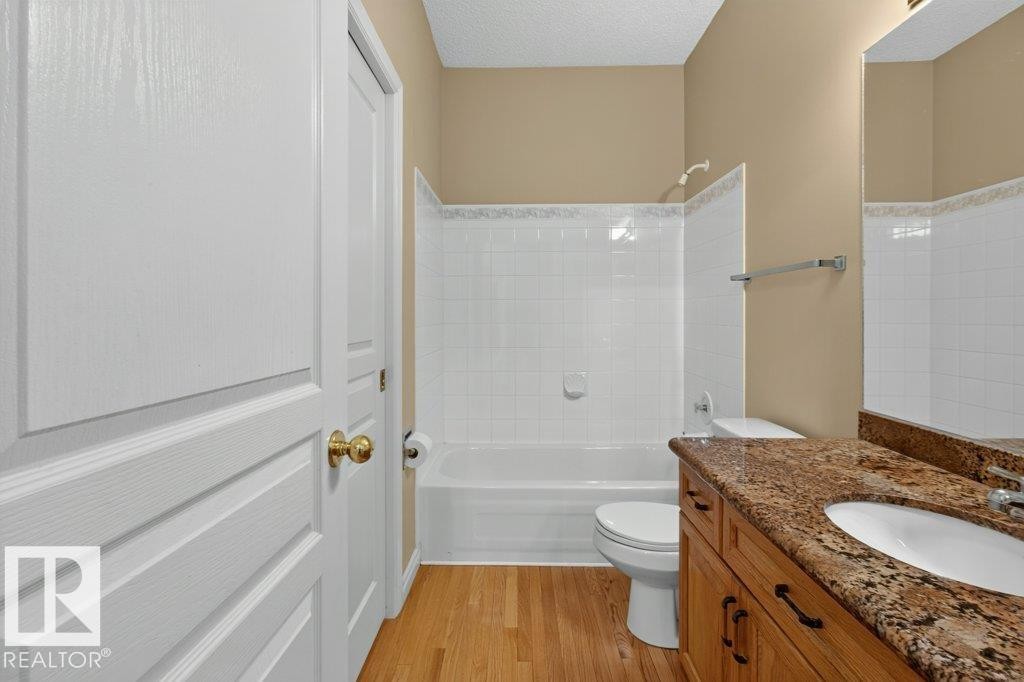 925 Burrows Crescent Nw, Edmonton, AB - Indoor Photo Showing Bathroom