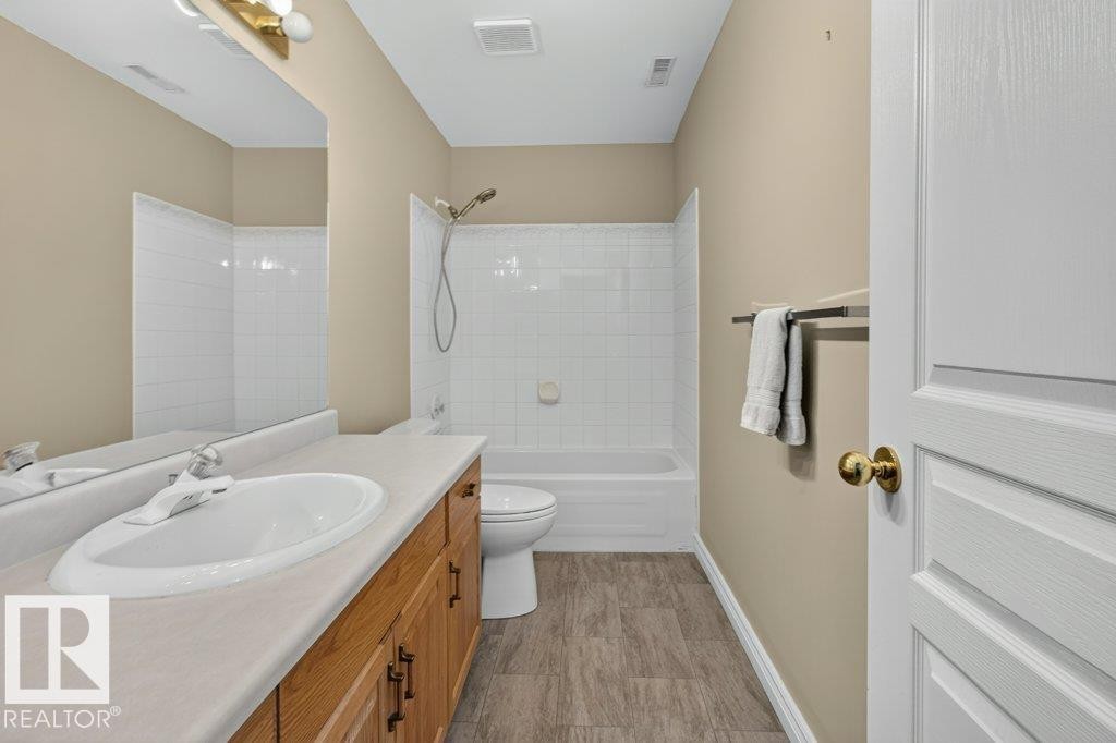 925 Burrows Crescent Nw, Edmonton, AB - Indoor Photo Showing Bathroom