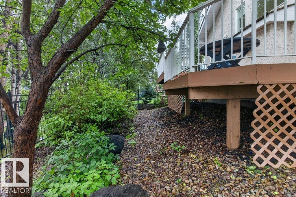 925 Burrows Crescent Nw, Edmonton, AB - Outdoor