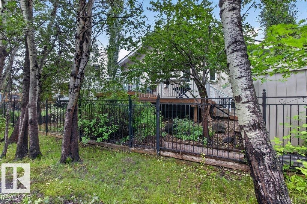 925 Burrows Crescent Nw, Edmonton, AB - Outdoor