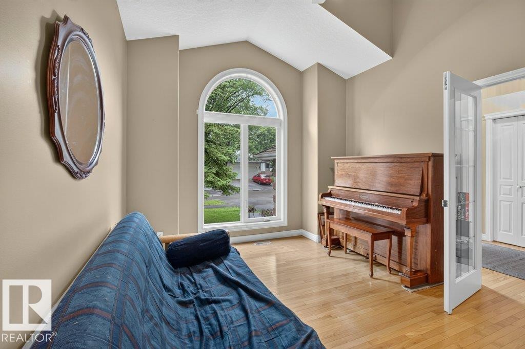 925 Burrows Crescent Nw, Edmonton, AB - Indoor Photo Showing Other Room