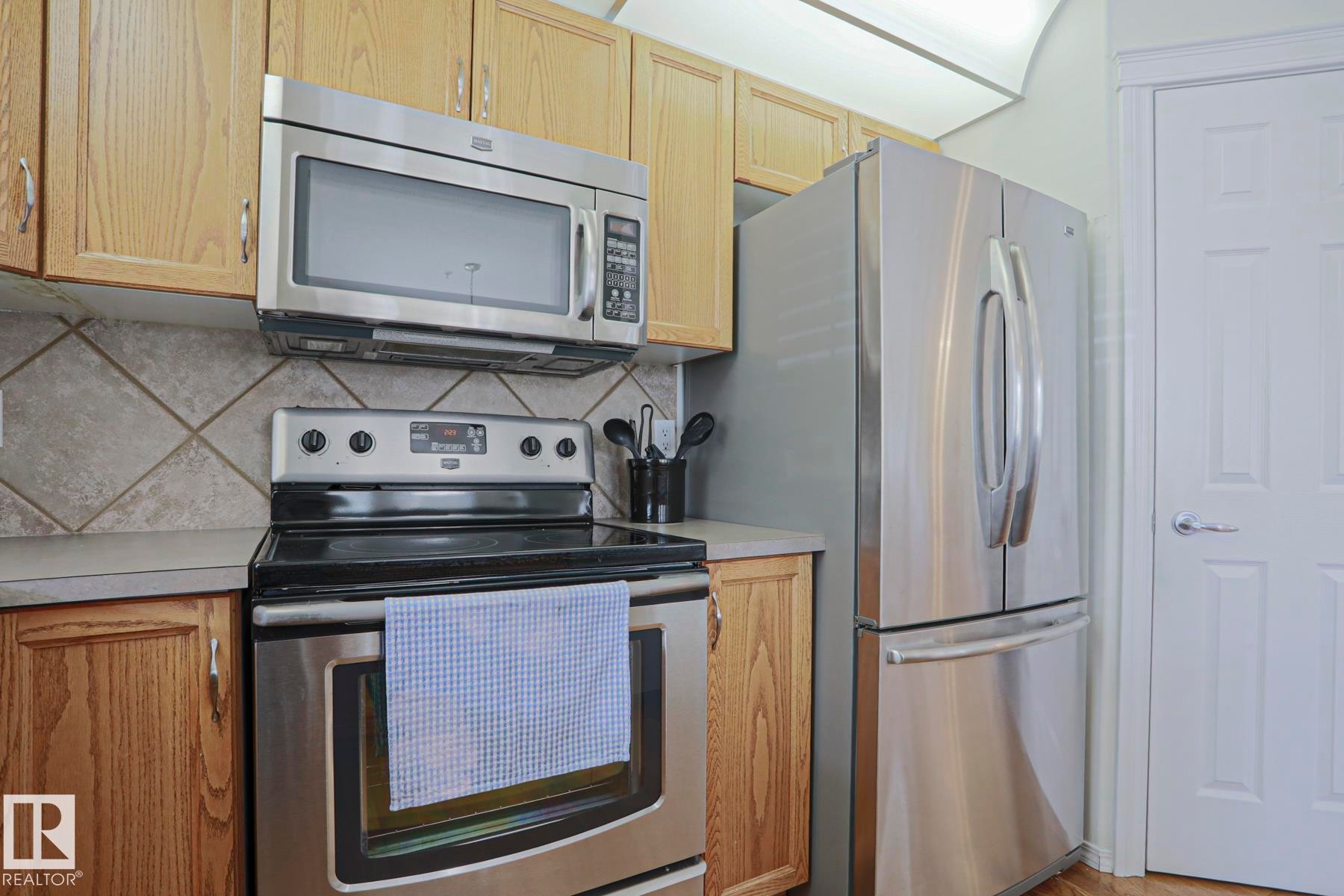 #131 11260 153 Av Nw, Edmonton, AB - Indoor Photo Showing Kitchen