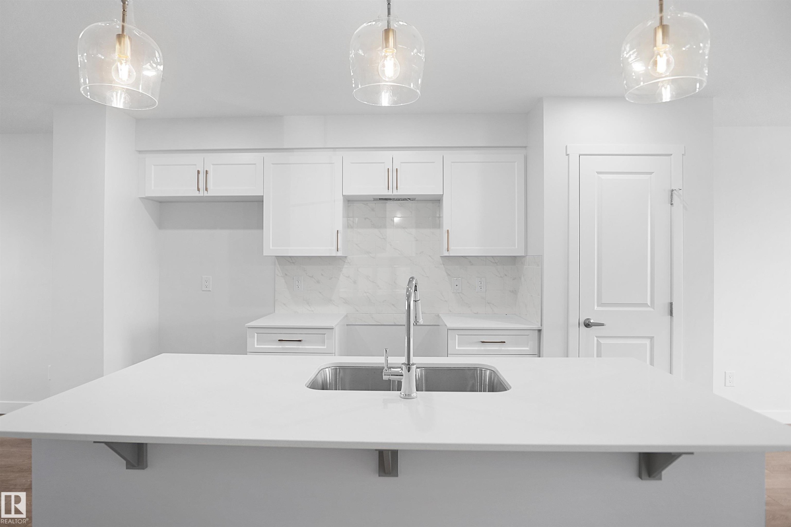 221 Falcon Crescent, Leduc, AB - Indoor Photo Showing Kitchen With Upgraded Kitchen