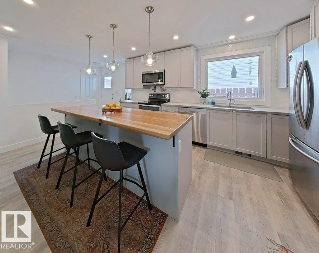 2725 104A Street Nw, Edmonton, AB - Indoor Photo Showing Kitchen With Upgraded Kitchen