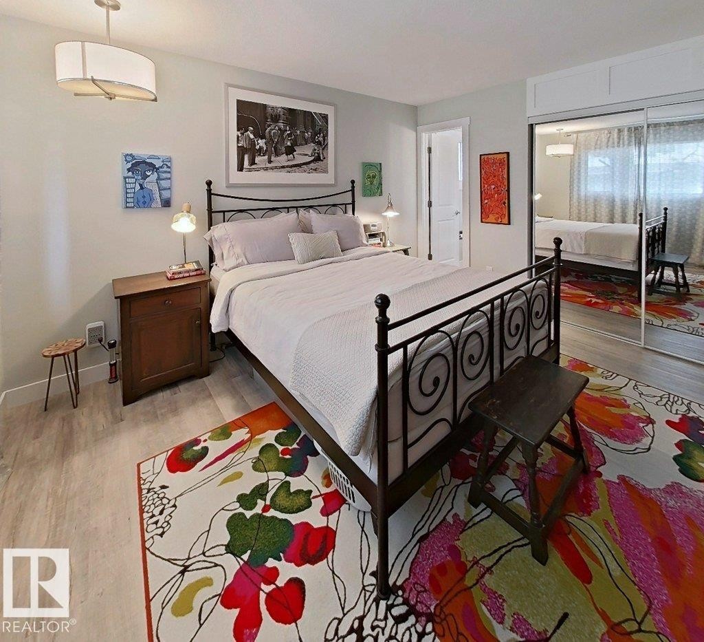 2725 104A Street Nw, Edmonton, AB - Indoor Photo Showing Bedroom