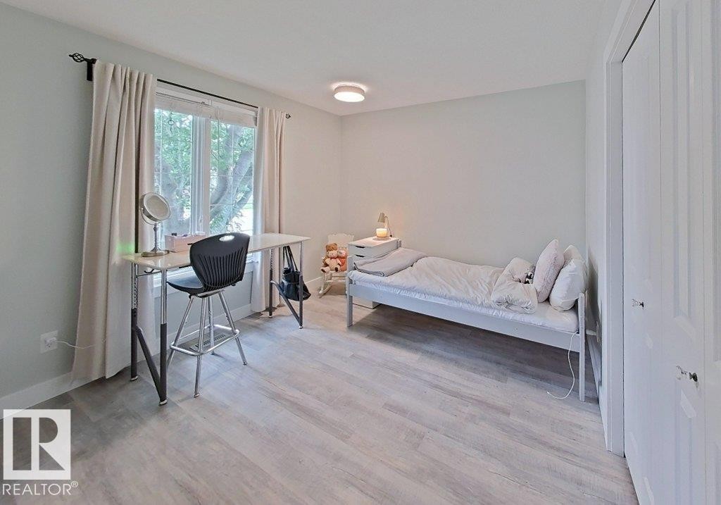 2725 104A Street Nw, Edmonton, AB - Indoor