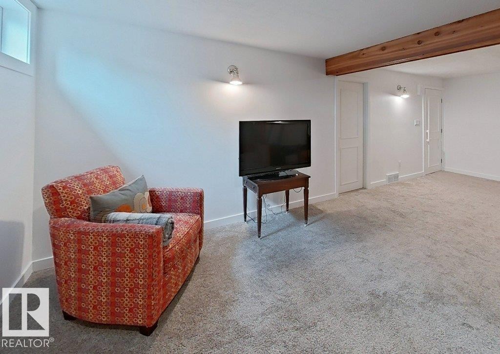 2725 104A Street Nw, Edmonton, AB - Indoor