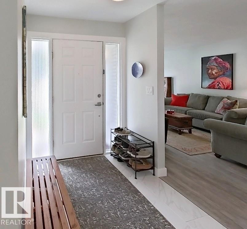 2725 104A Street Nw, Edmonton, AB - Indoor