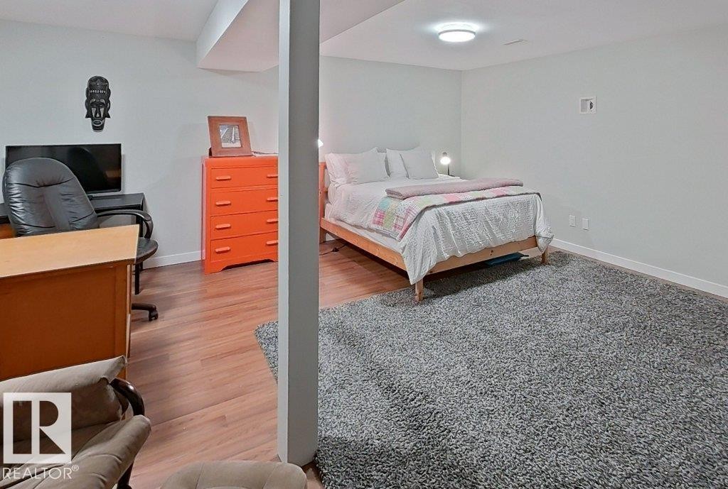 2725 104A Street Nw, Edmonton, AB - Indoor Photo Showing Bedroom