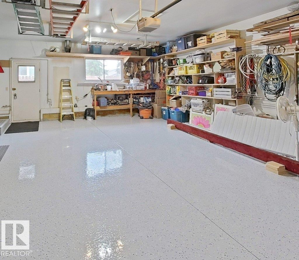 2725 104A Street Nw, Edmonton, AB - Indoor