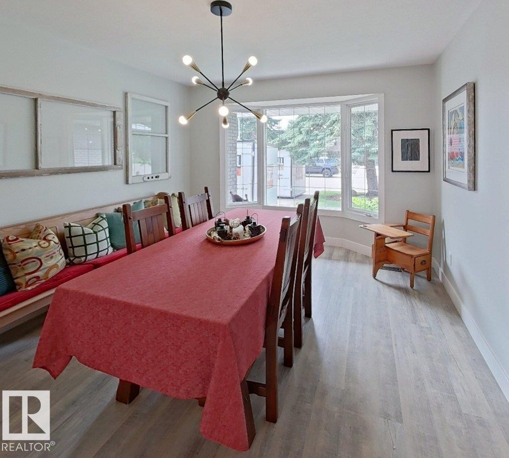 2725 104A Street Nw, Edmonton, AB - Indoor Photo Showing Dining Room