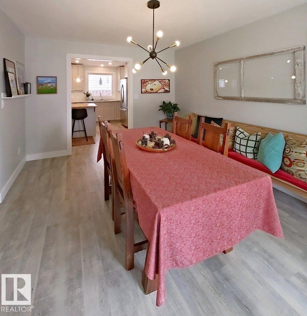 2725 104A Street Nw, Edmonton, AB - Indoor Photo Showing Dining Room