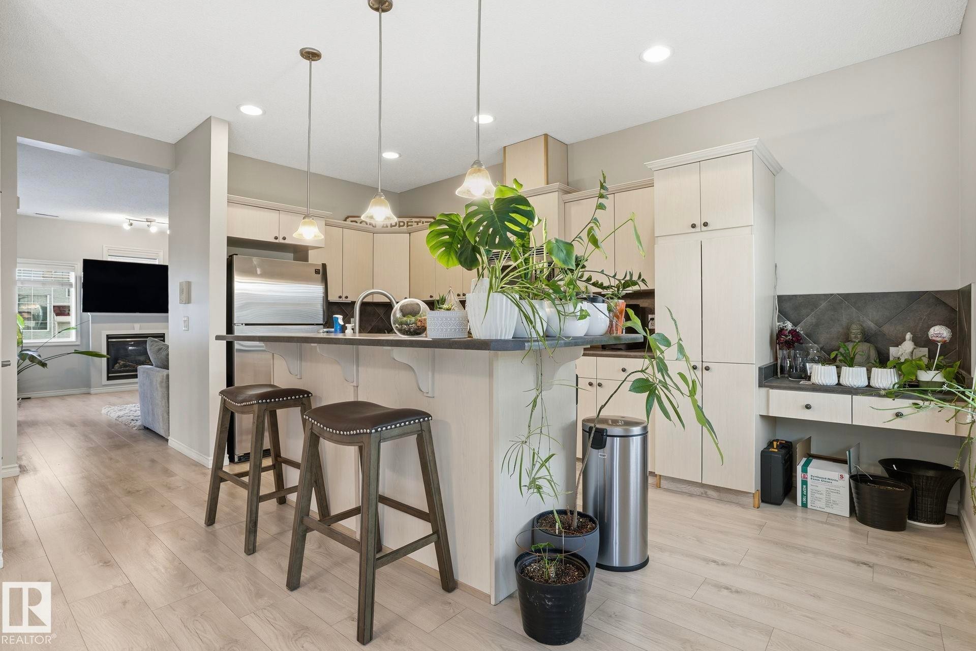 #52 13825 155 Av Nw, Edmonton, AB - Indoor Photo Showing Kitchen With Upgraded Kitchen