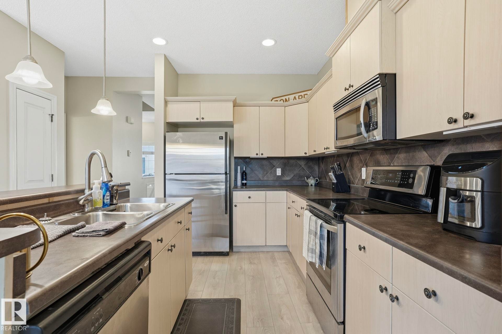 #52 13825 155 Av Nw, Edmonton, AB - Indoor Photo Showing Kitchen With Stainless Steel Kitchen With Double Sink With Upgraded Kitchen