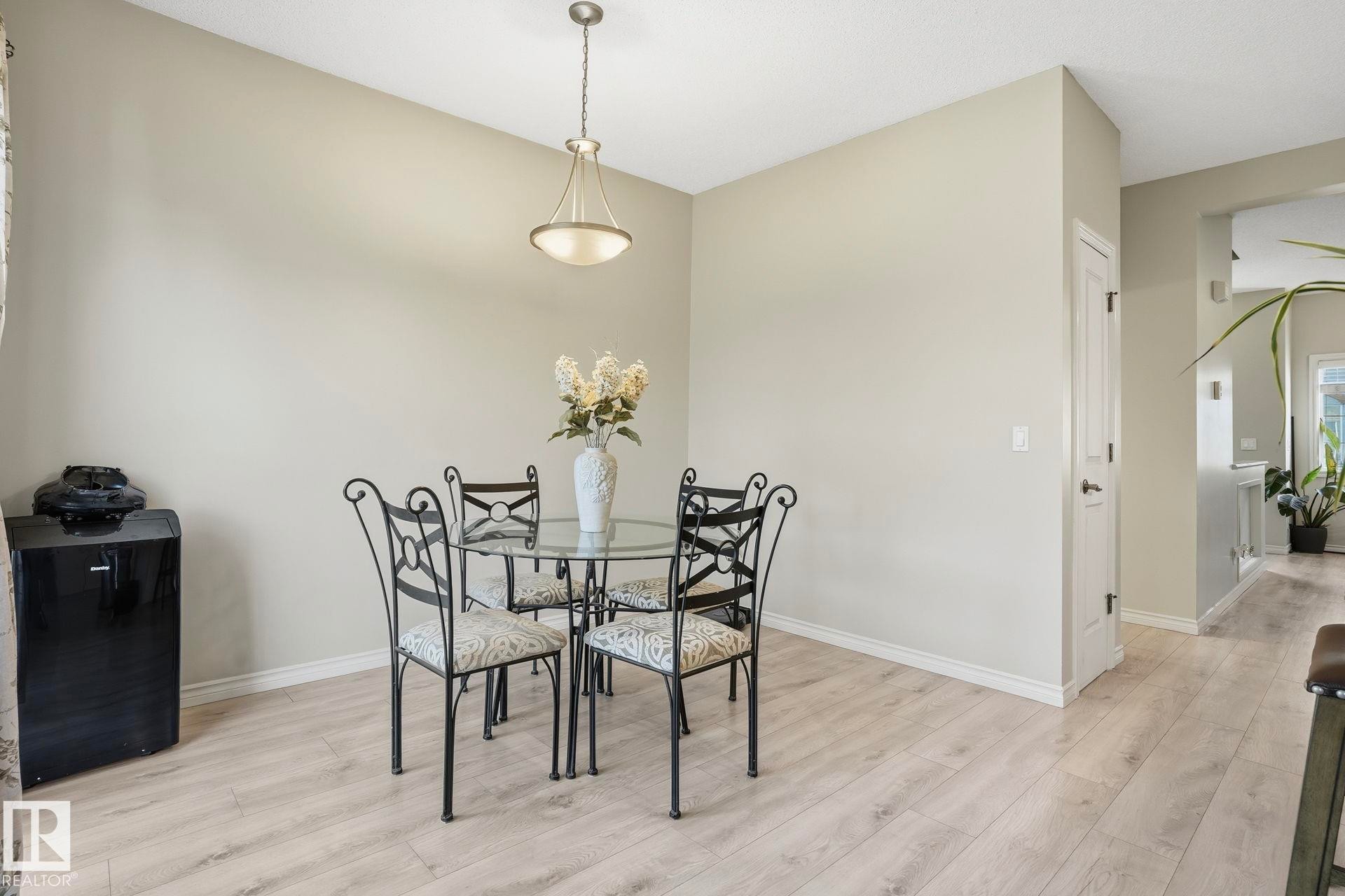 #52 13825 155 Av Nw, Edmonton, AB - Indoor Photo Showing Dining Room
