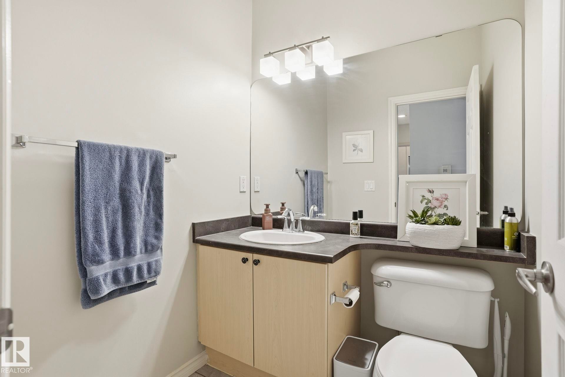 #52 13825 155 Av Nw, Edmonton, AB - Indoor Photo Showing Bathroom