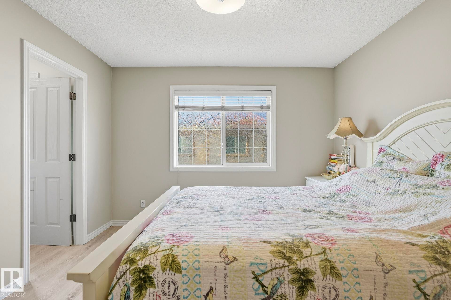 #52 13825 155 Av Nw, Edmonton, AB - Indoor Photo Showing Bedroom