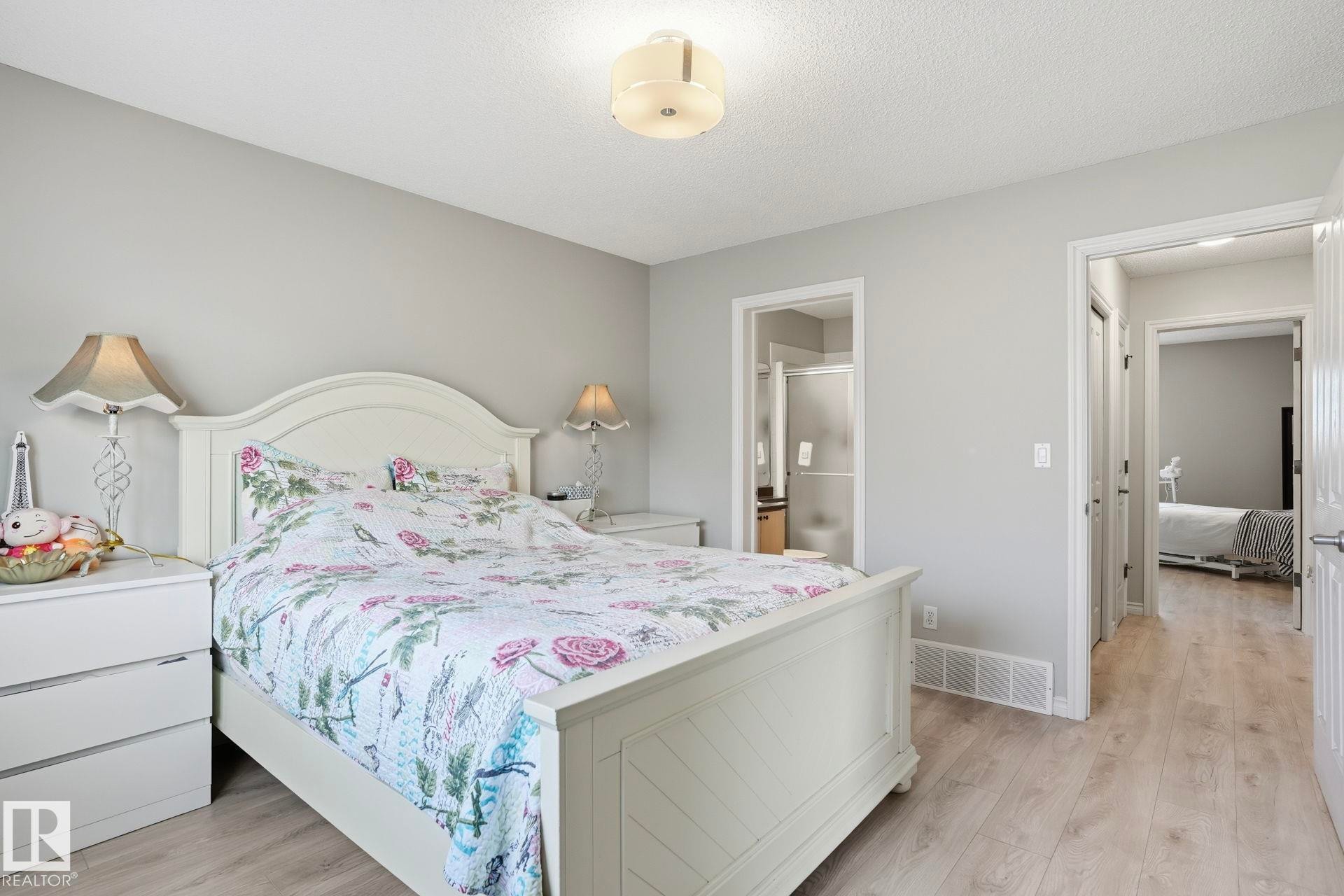 #52 13825 155 Av Nw, Edmonton, AB - Indoor Photo Showing Bedroom