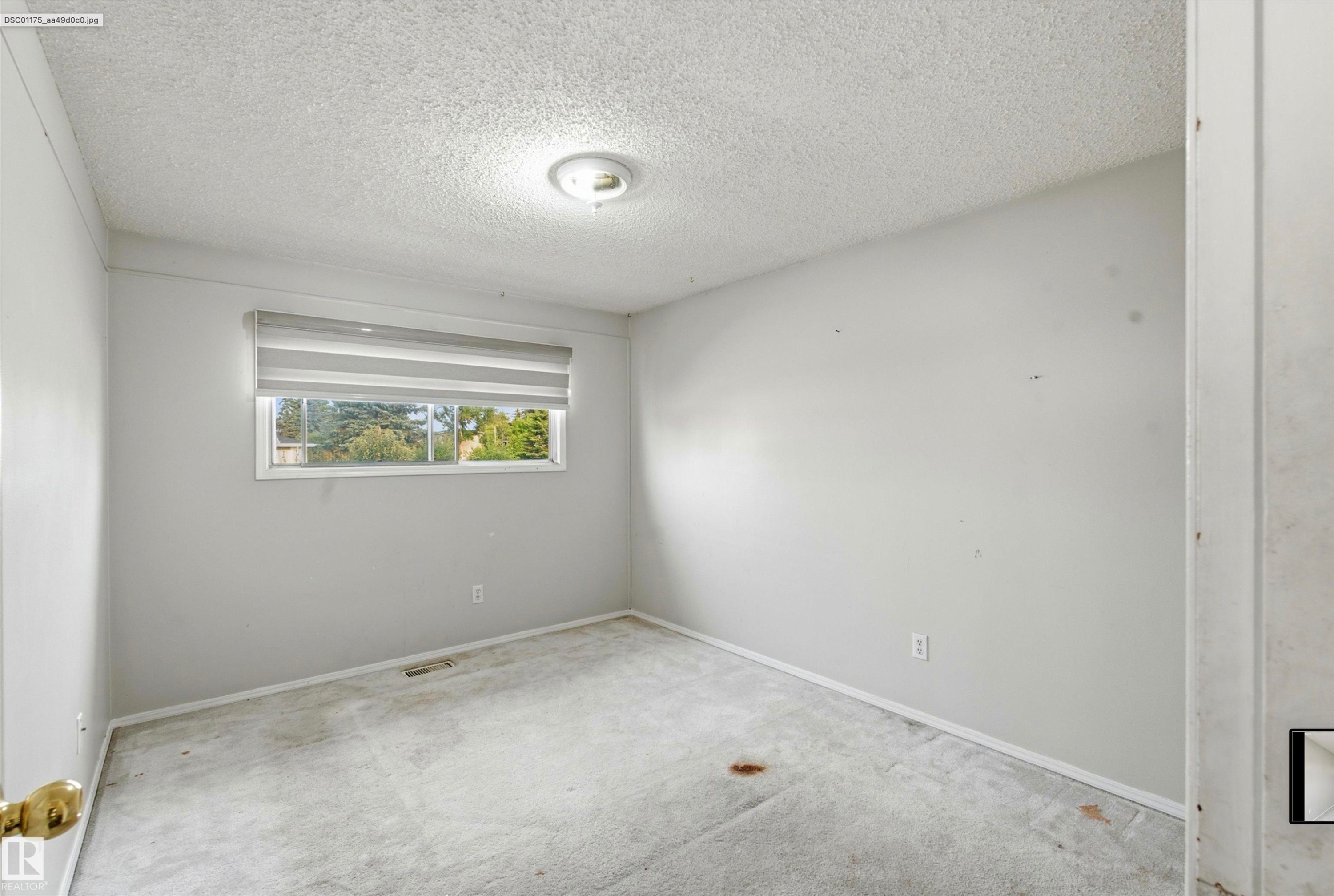 Recessed window with horizontal blinds - 13604 90A Street Nw, Edmonton, AB - Indoor Photo Showing Other Room