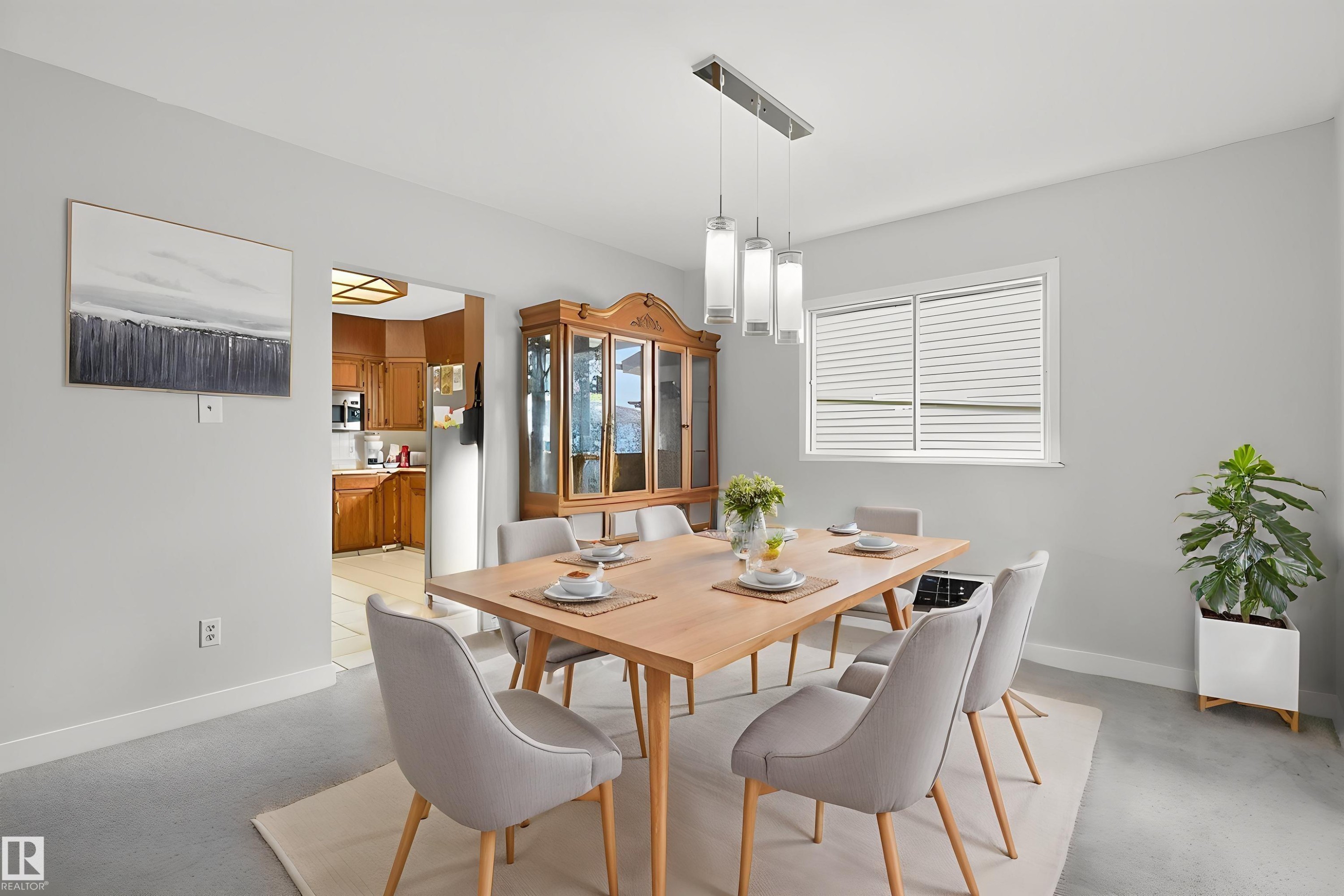 3205 104A Street Nw, Edmonton, AB - Indoor Photo Showing Dining Room