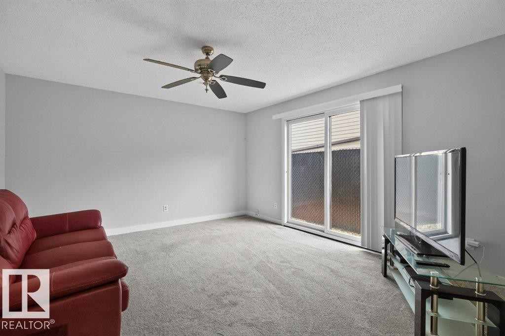 3205 104A Street Nw, Edmonton, AB - Indoor