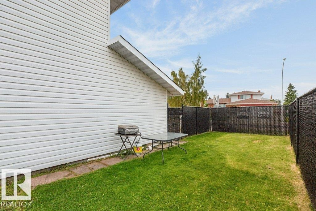 3205 104A Street Nw, Edmonton, AB - Outdoor