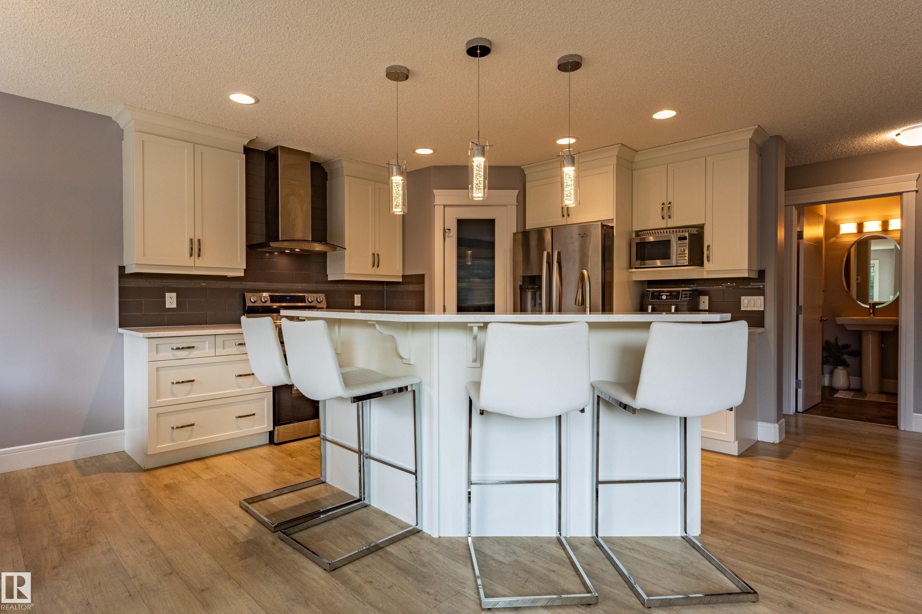 522 174A Street Sw, Edmonton, AB - Indoor Photo Showing Kitchen With Upgraded Kitchen