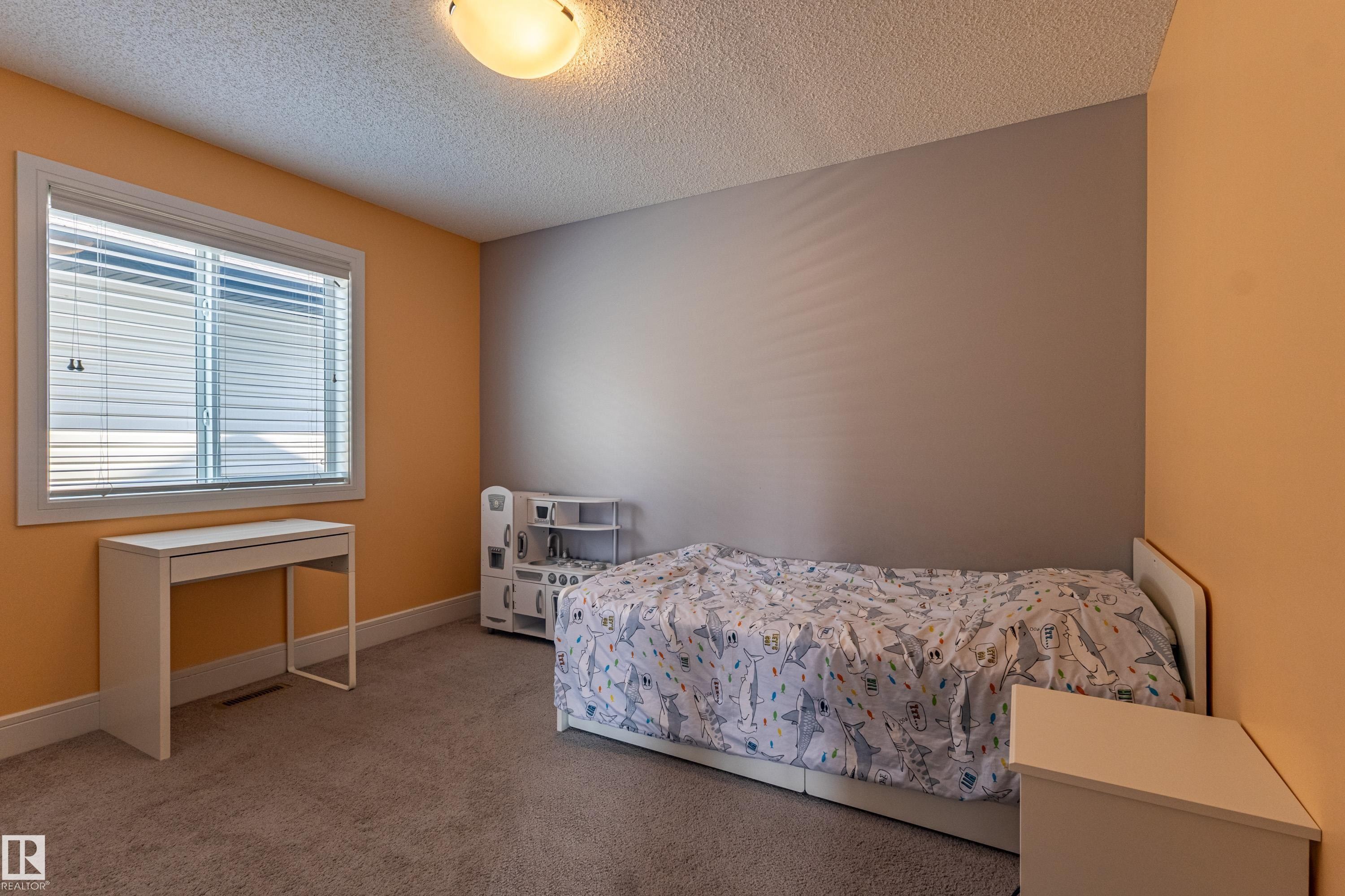 522 174A Street Sw, Edmonton, AB - Indoor Photo Showing Bedroom