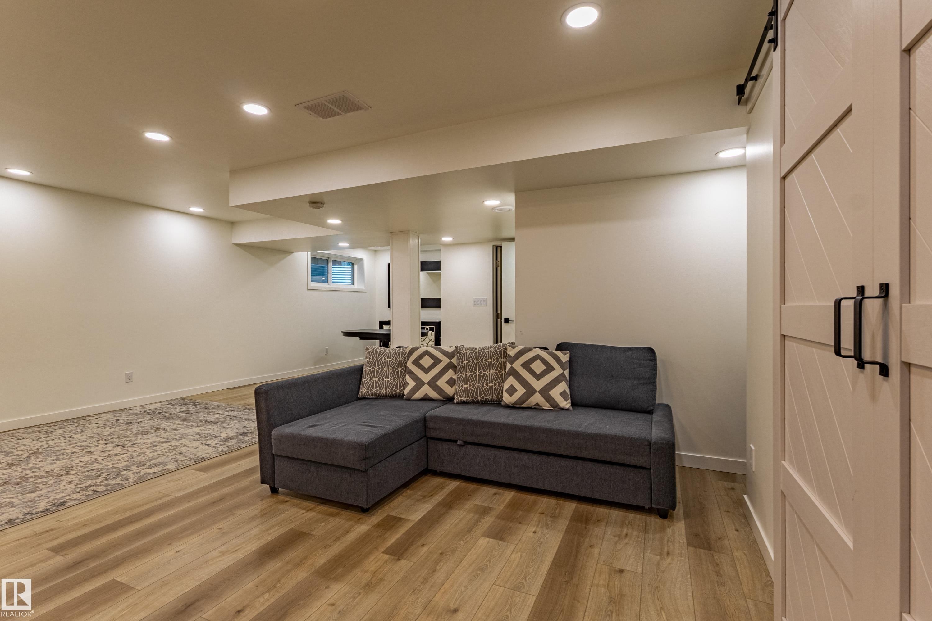 522 174A Street Sw, Edmonton, AB - Indoor