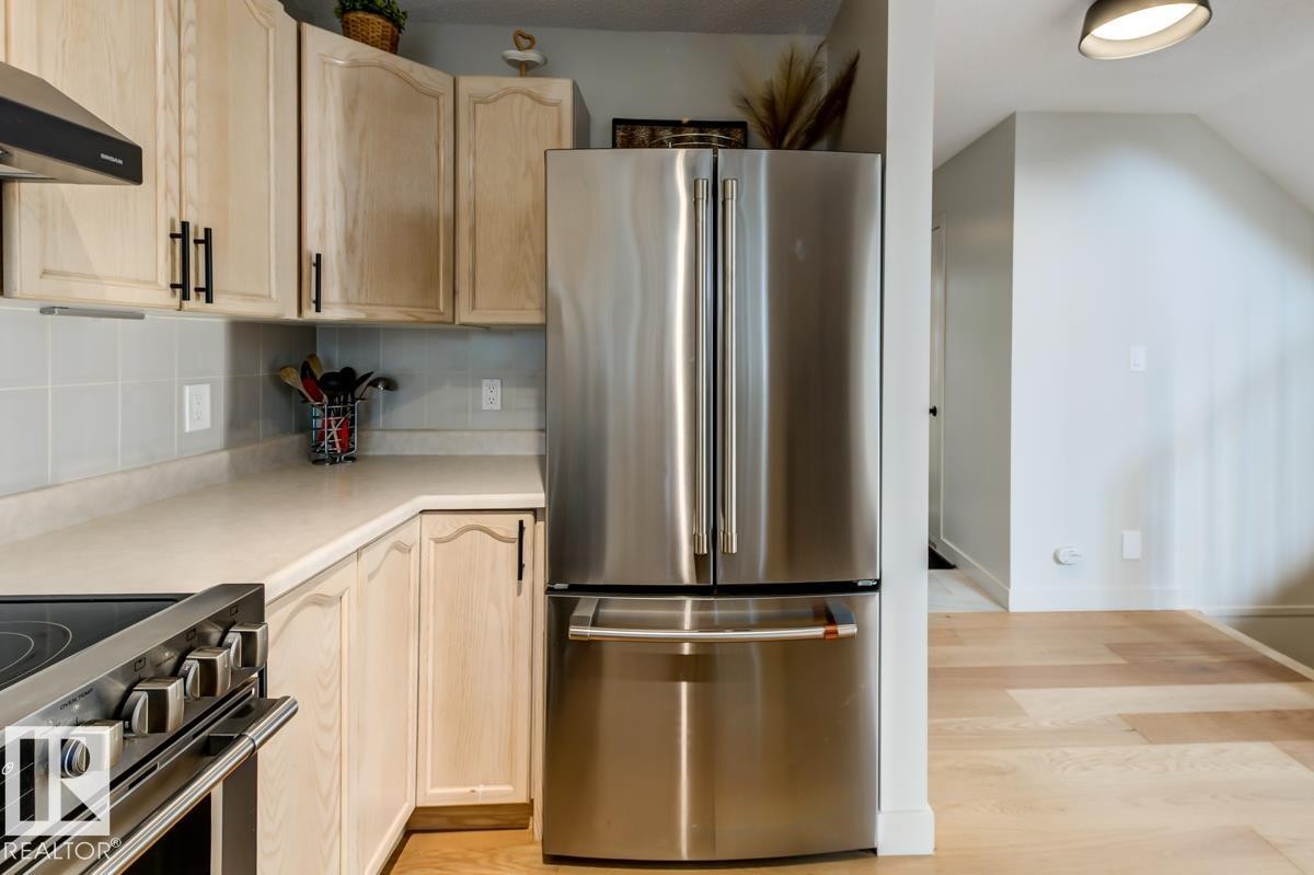 7539 188 Street Nw, Edmonton, AB - Indoor Photo Showing Kitchen