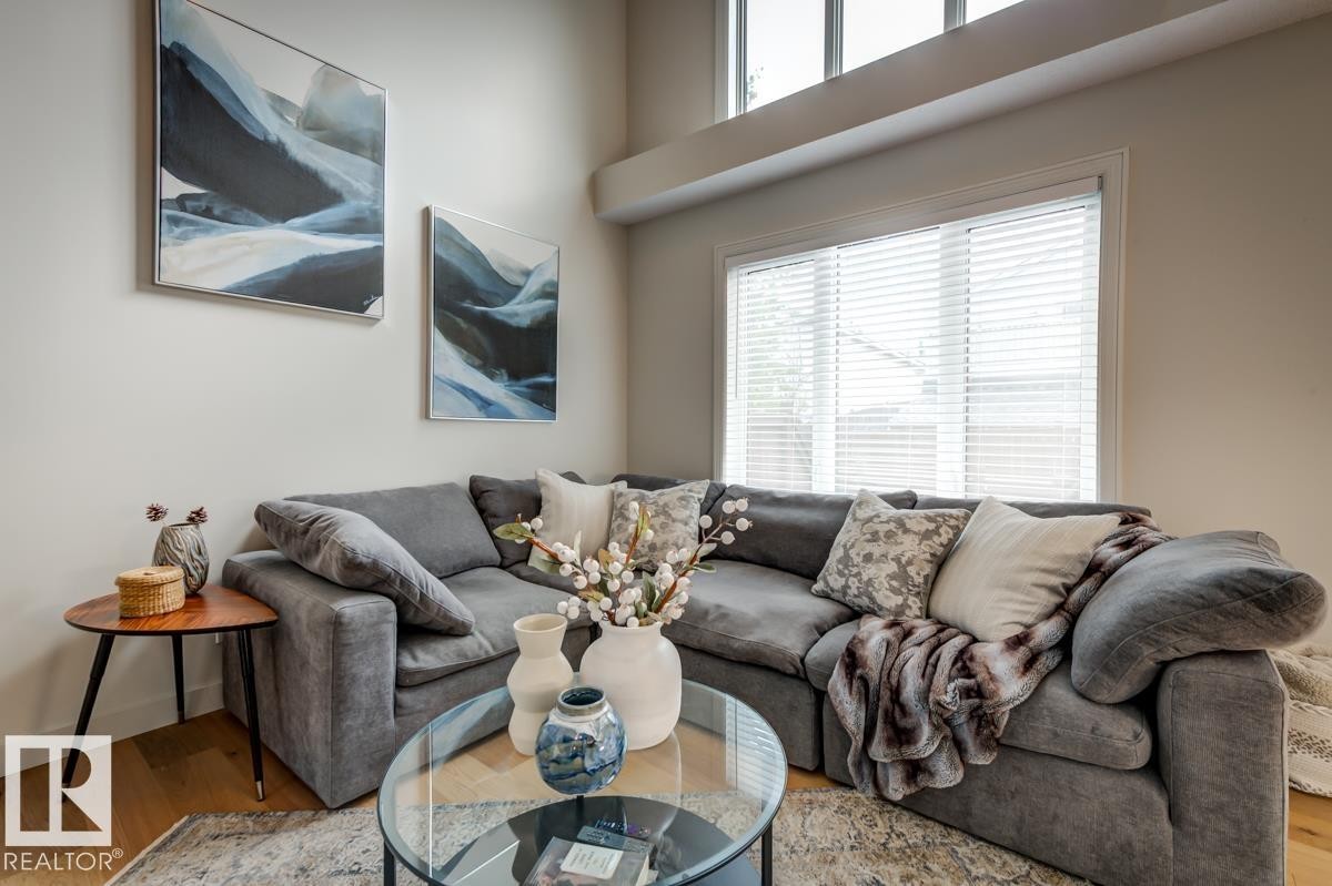 7539 188 Street Nw, Edmonton, AB - Indoor Photo Showing Living Room