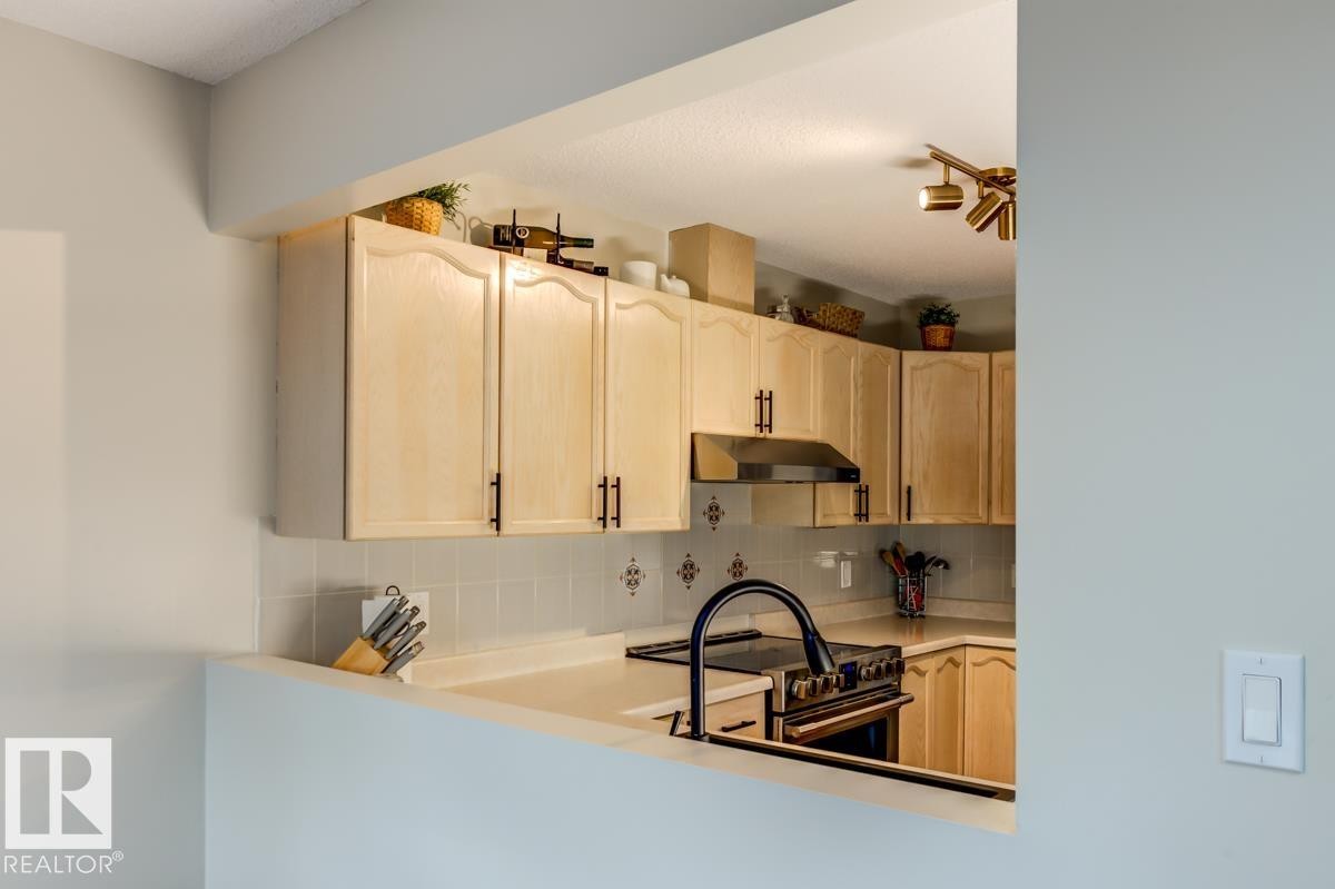 7539 188 Street Nw, Edmonton, AB - Indoor Photo Showing Kitchen