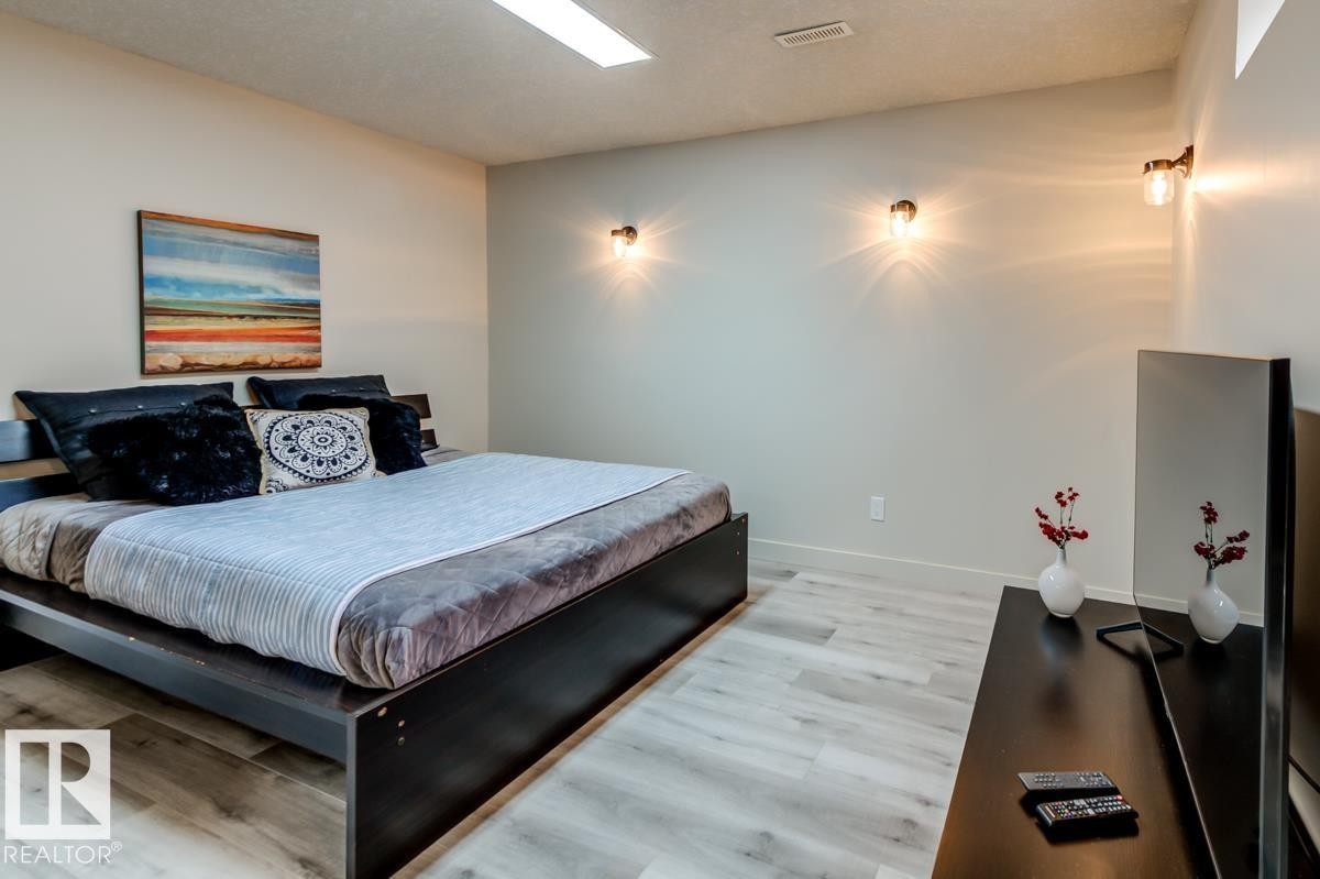 7539 188 Street Nw, Edmonton, AB - Indoor Photo Showing Bedroom