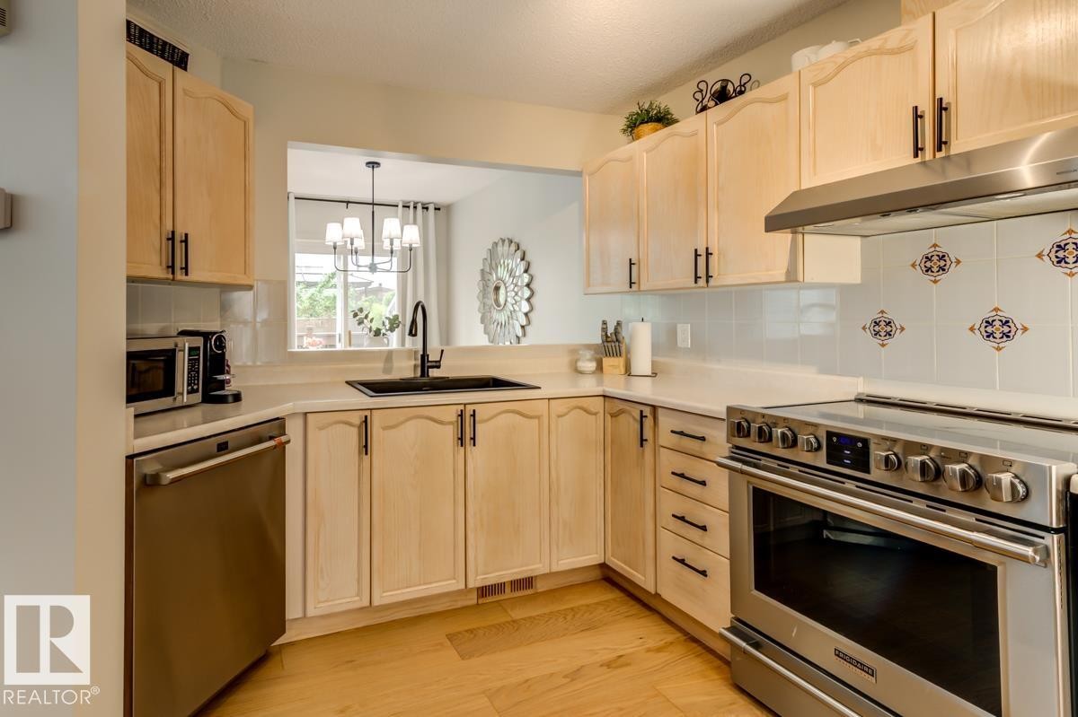 7539 188 Street Nw, Edmonton, AB - Indoor Photo Showing Kitchen